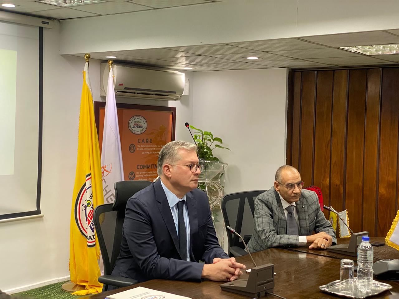 وزير البترول يتابع موقف الإنتاج وخطط حفر الآبار بشركة بدرالدين